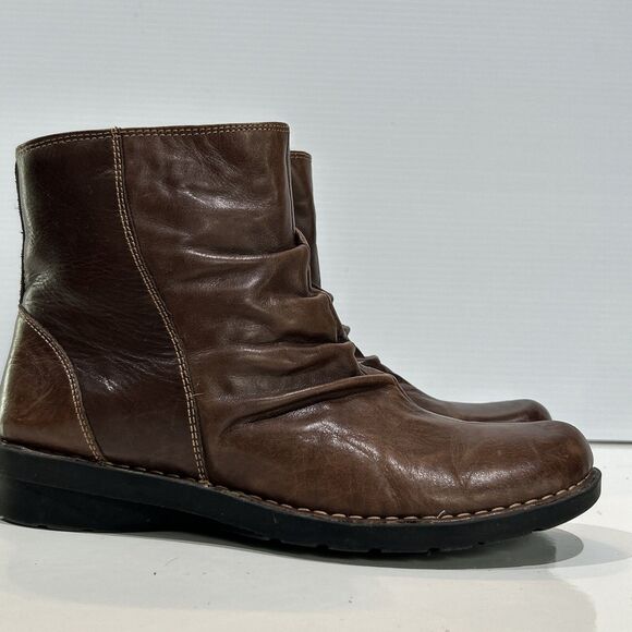 Clarks Bendables Boots Womens 9 Bootie Brown Leather Comfort Slouch Front Zip - Picture 2 of 12